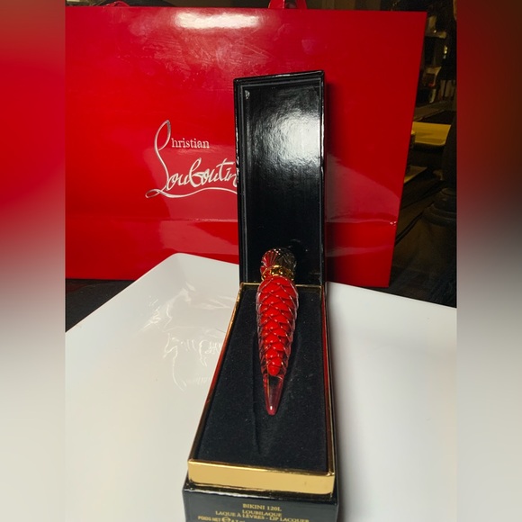 “HOSTPICK”Christian Louboutin Loubilaque Lip Lacquer Rouge 001L Full Size - Picture 3 of 3